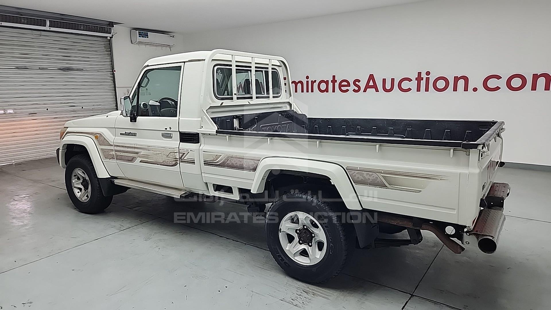 2013 TOYOTA LAND CRUISER PICKUP VIN: JTFLU73J6D4538691