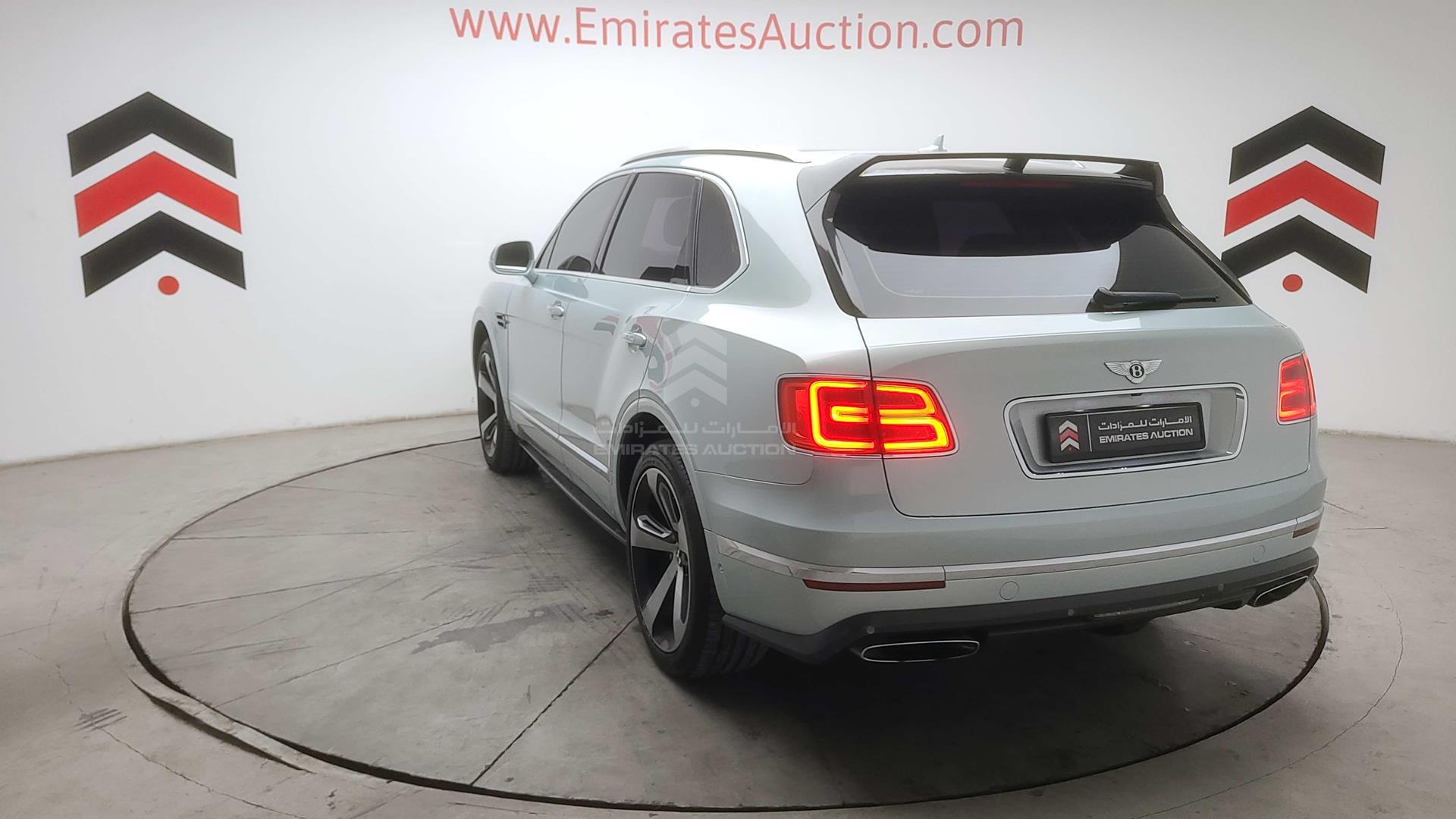 2017 BENTLEY BENTAYGA VIN: SJAAB1ZV5HC016676