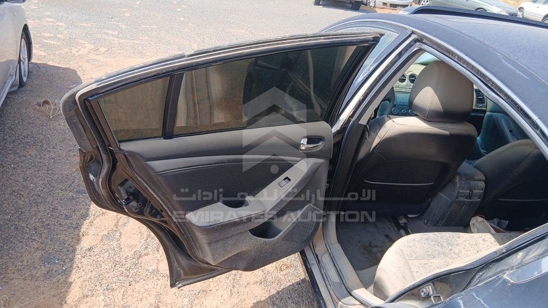 نيسان التيما 2010 — الباب الخلفي الأيسر — صورة 17