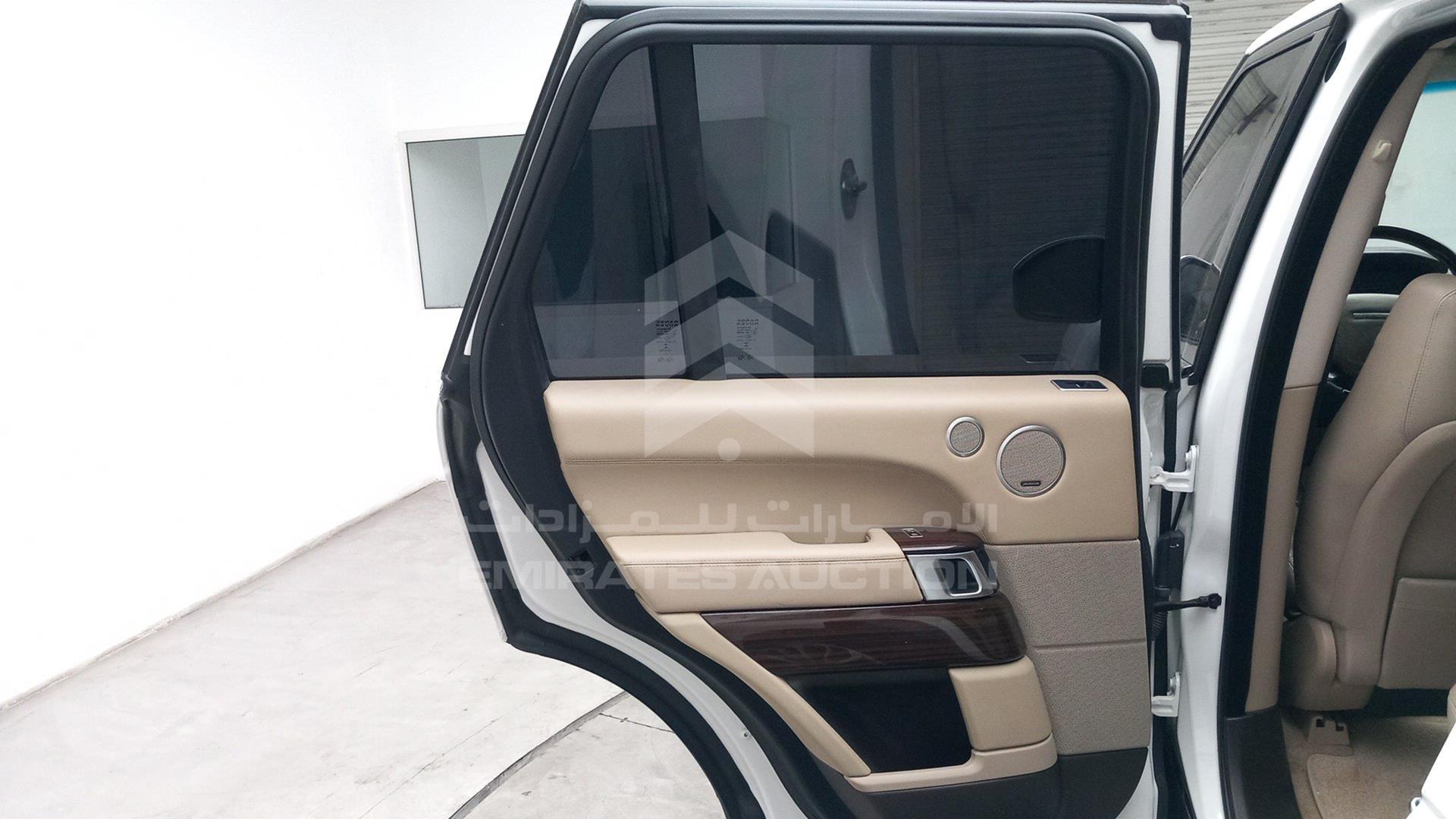 2015 RANGE ROVER VOGUE VIN: SALGA2DF3FA220010