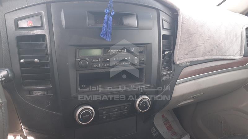 JMYLRV93W8J706001 Auction: EmiratesAuction Lot: 408570 JMYLRV93W8J706001 Mitsubishi Pajero 2008 BLACK Photo 15