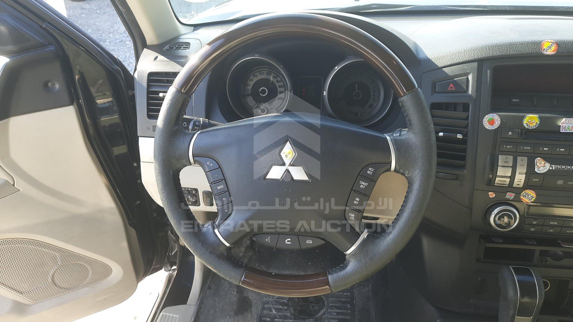 2011 MITSUBISHI PAJERO VIN: JMYLRV95WBJ707286