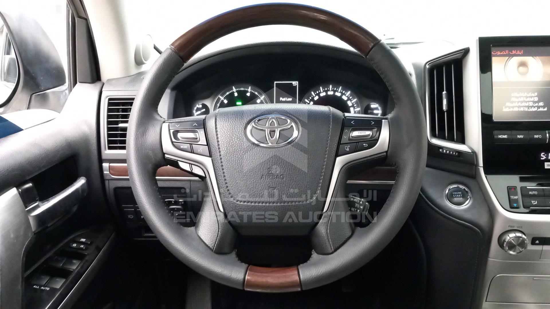 2016 TOYOTA LAND CRUISER VIN: JTMHX05J1G4109165