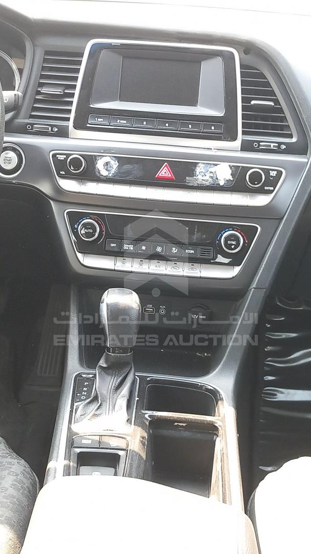 2018 HYUNDAI SONATA VIN: KMHE24132JA082093