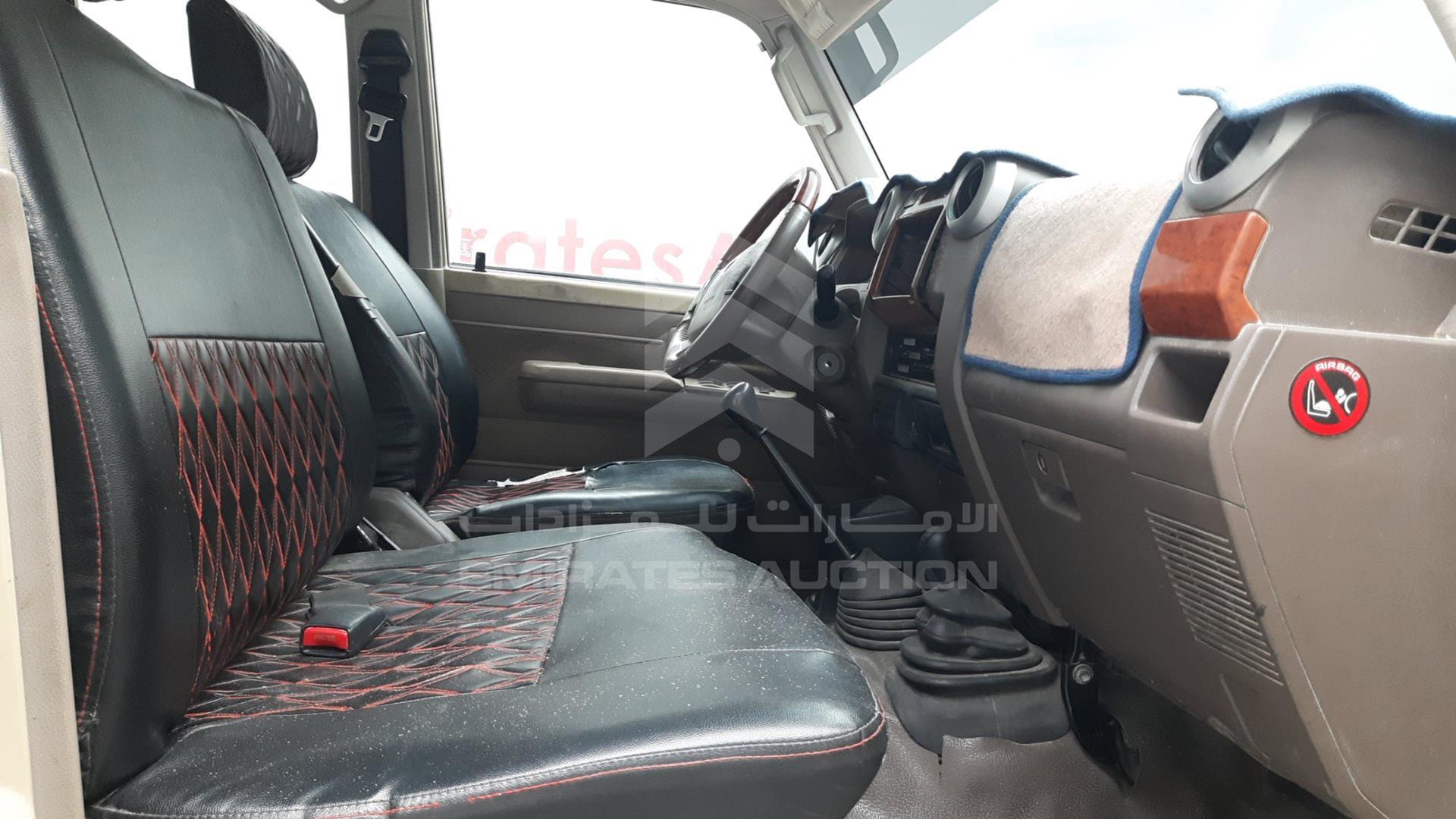 2015 TOYOTA LAND CRUISER VIN: JTFBU71J8F7004298