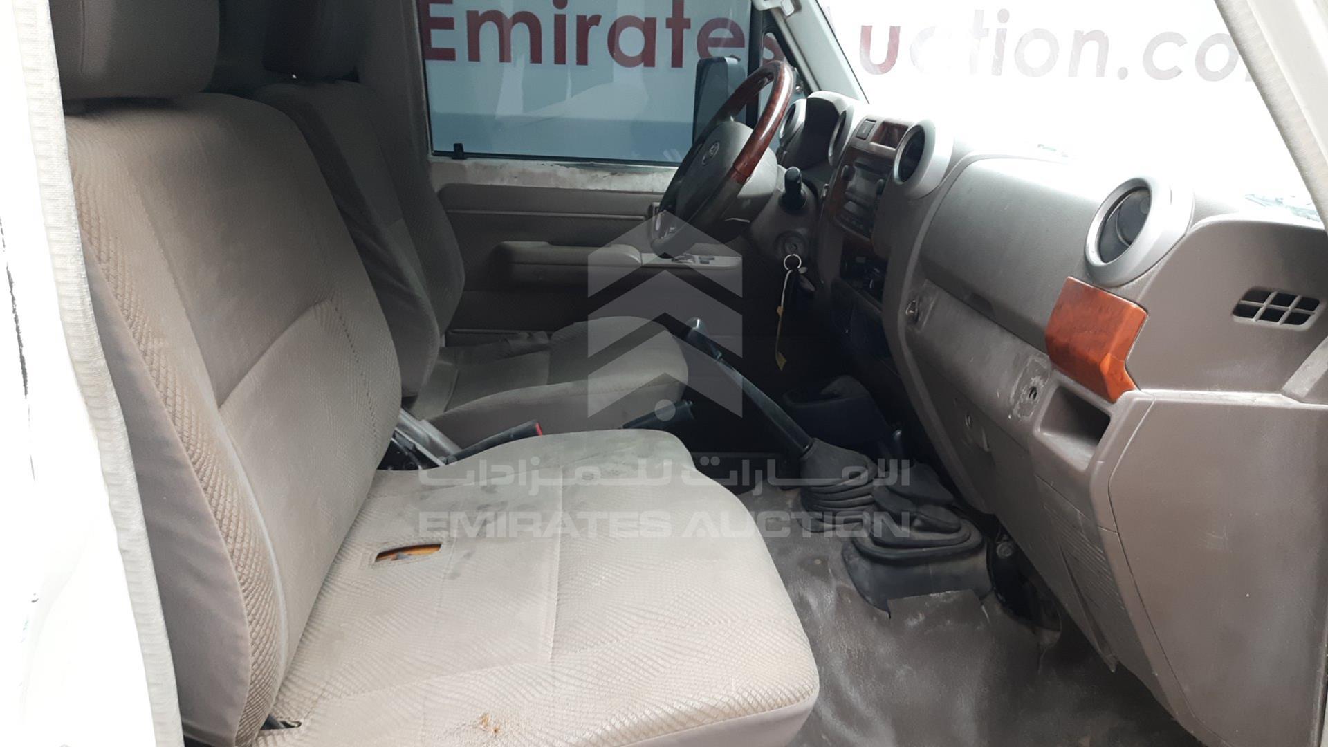 2014 TOYOTA LAND CRUISER VIN: JTFLU73J4E4553353