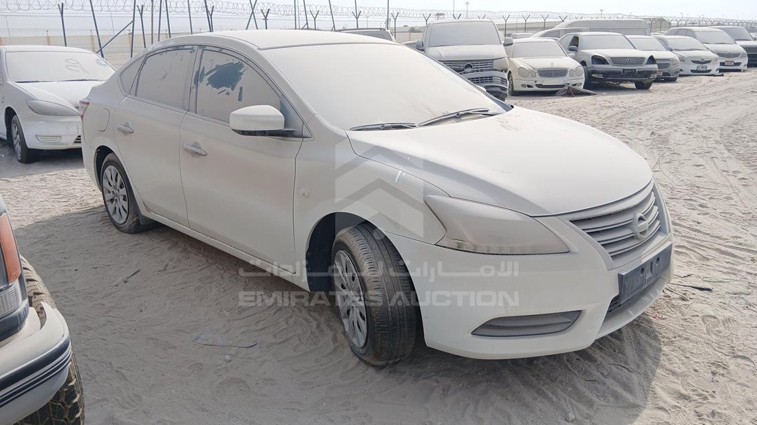 نيسان سينترا 2019 — الزاوية الأمامية اليمنى — صورة 9