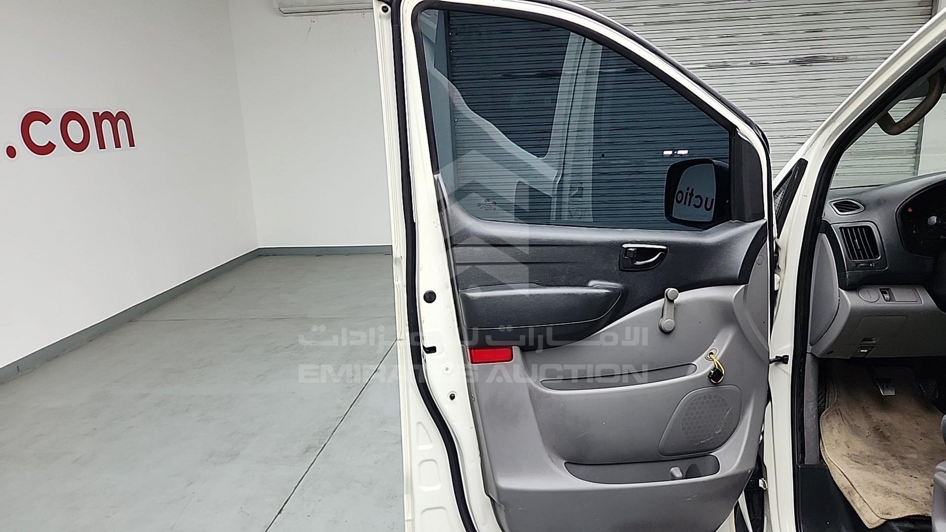 2012 HYUNDAI H1 VIN: KMHWG81R6CU367947