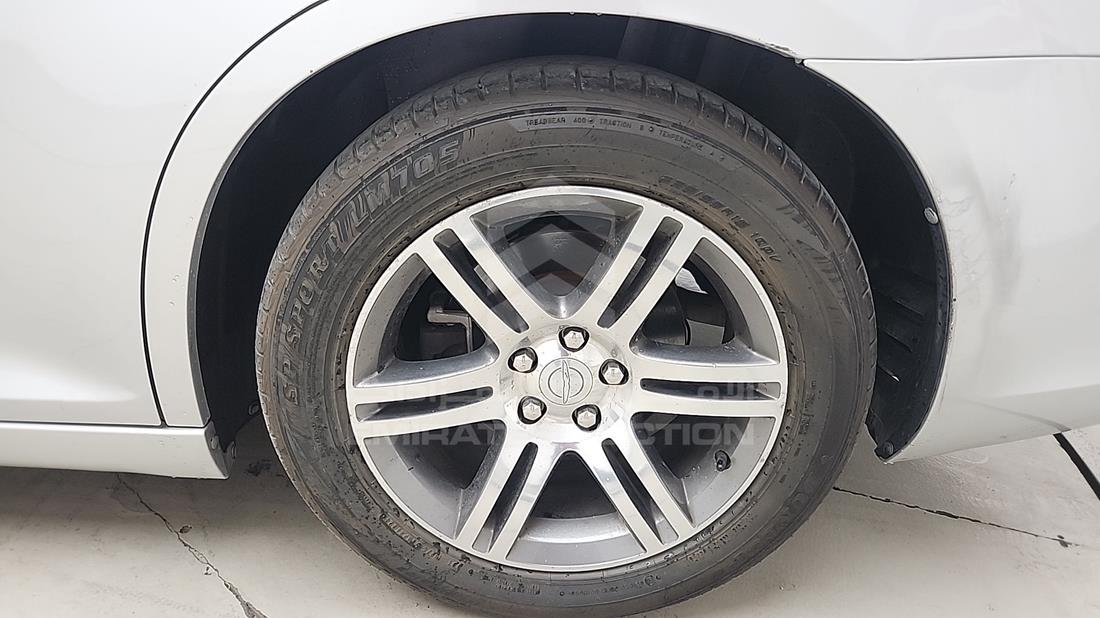 2012 Chrysler 300 — Rear Left Tyre — Photo 35