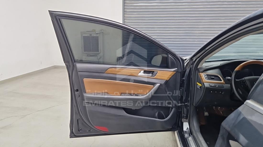 هيونداي سوناتا 2015 — الباب الأمامي الأيسر — صورة 14