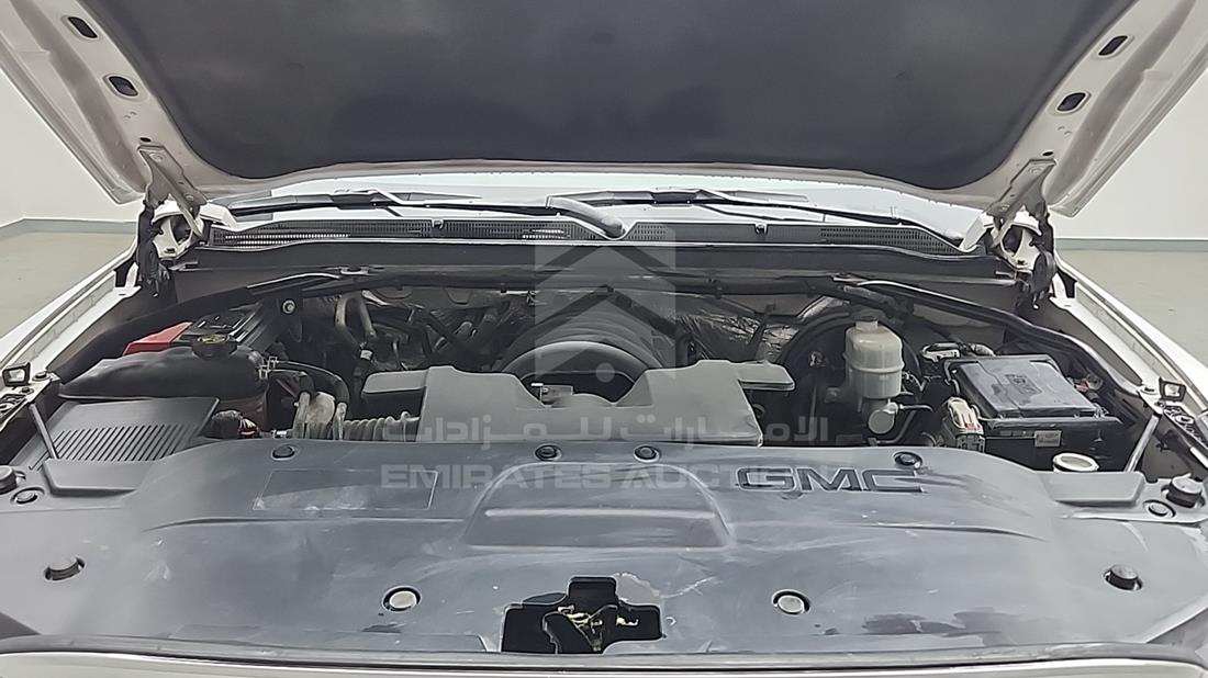 2015 GMC Yukon — Engine Bay — Photo 30