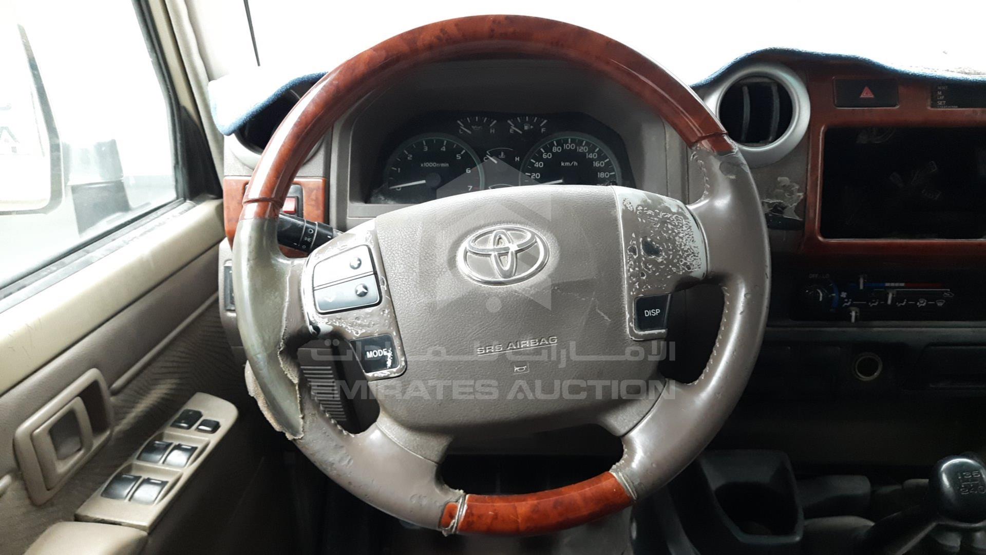 2015 TOYOTA LAND CRUISER VIN: JTFBU71J8F7004298