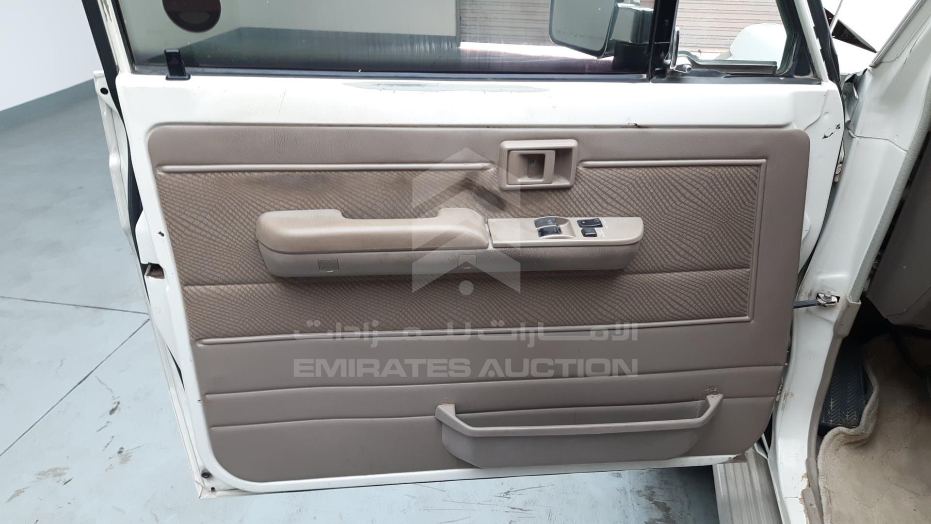 2013 TOYOTA LAND CRUISER VIN: JTFLU73J9D4538474