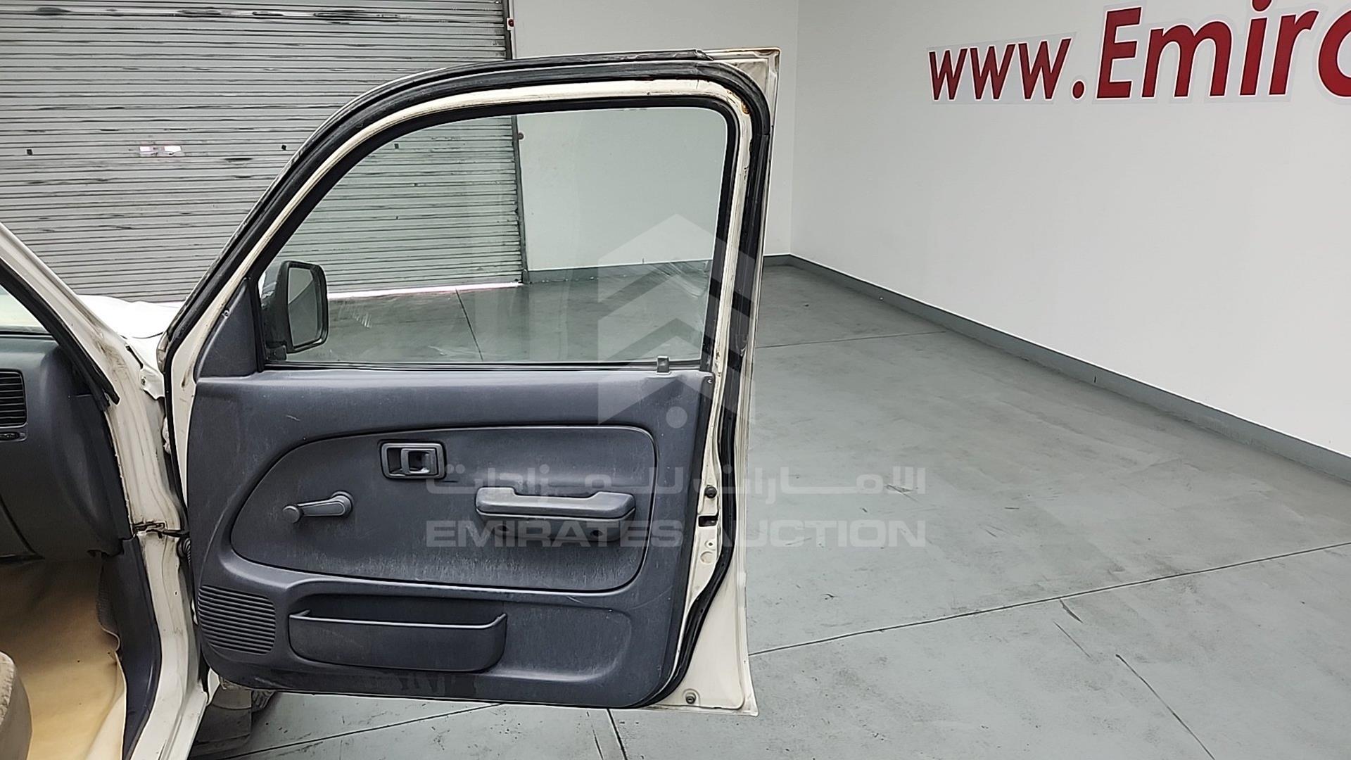 2005 TOYOTA HILUX VIN: JTFEM426450162201