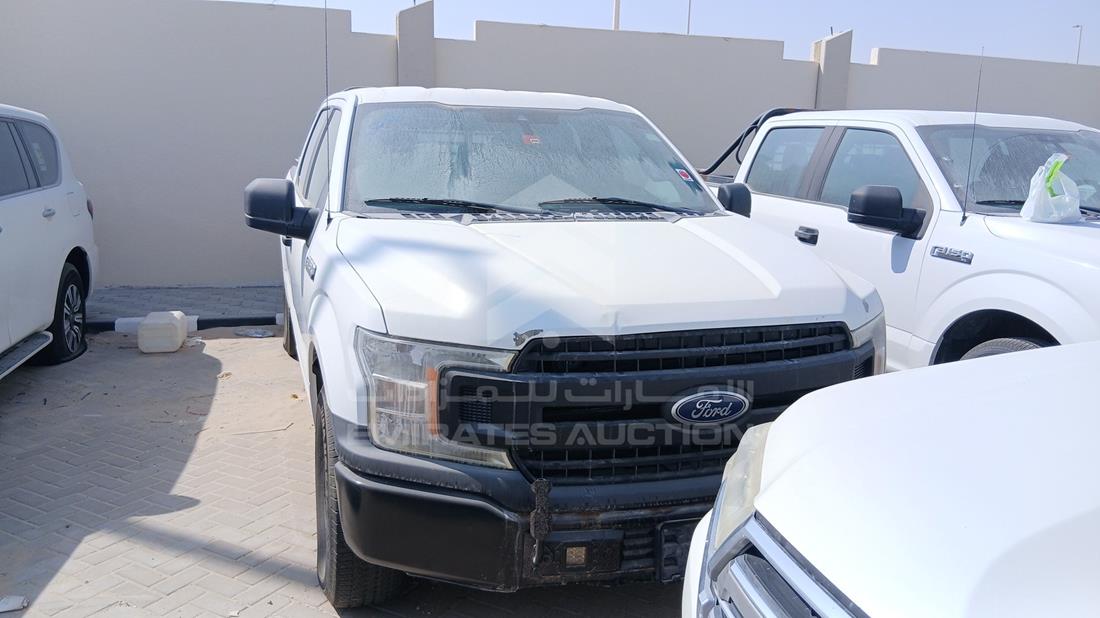 فورد اف 150 2019 — الزاوية الأمامية بالكامل — صورة 1