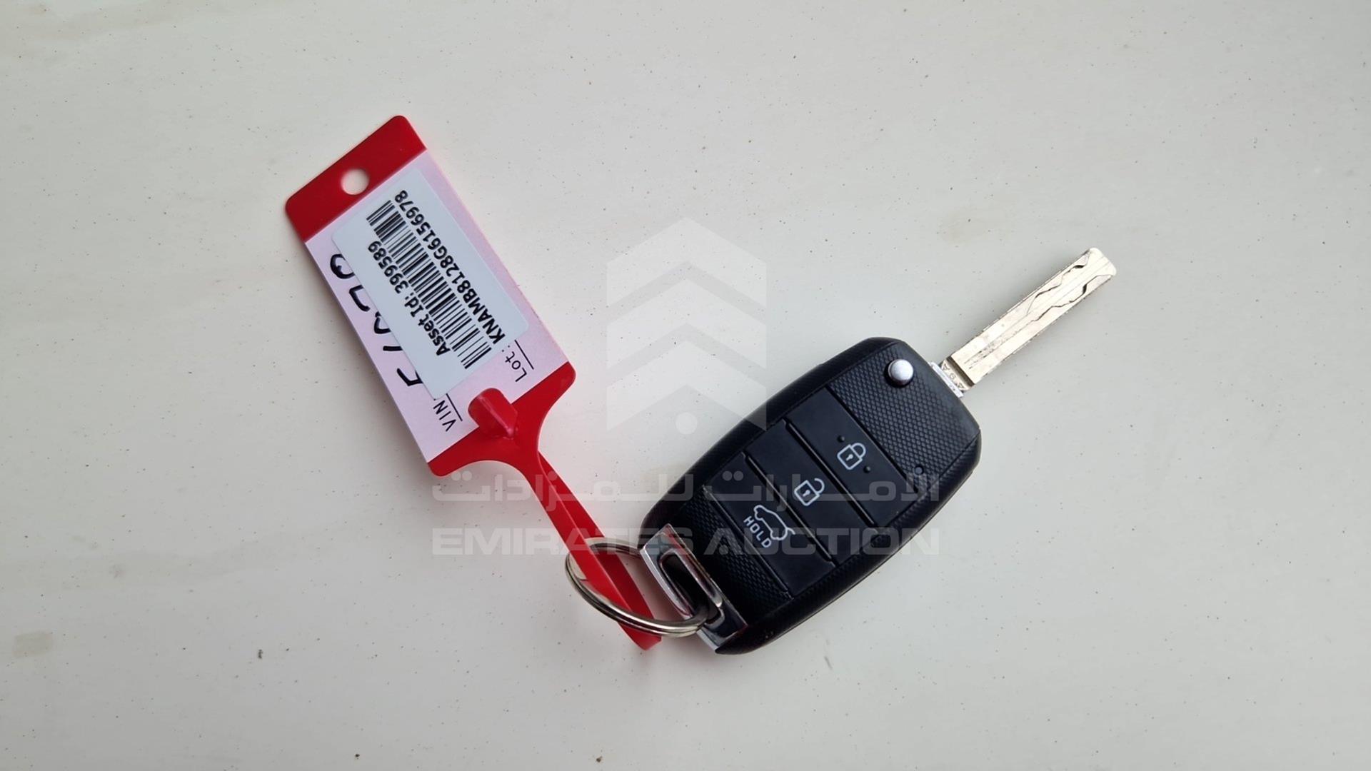2016 KIA CARNIVAL VIN: KNAMB8128G6156978
