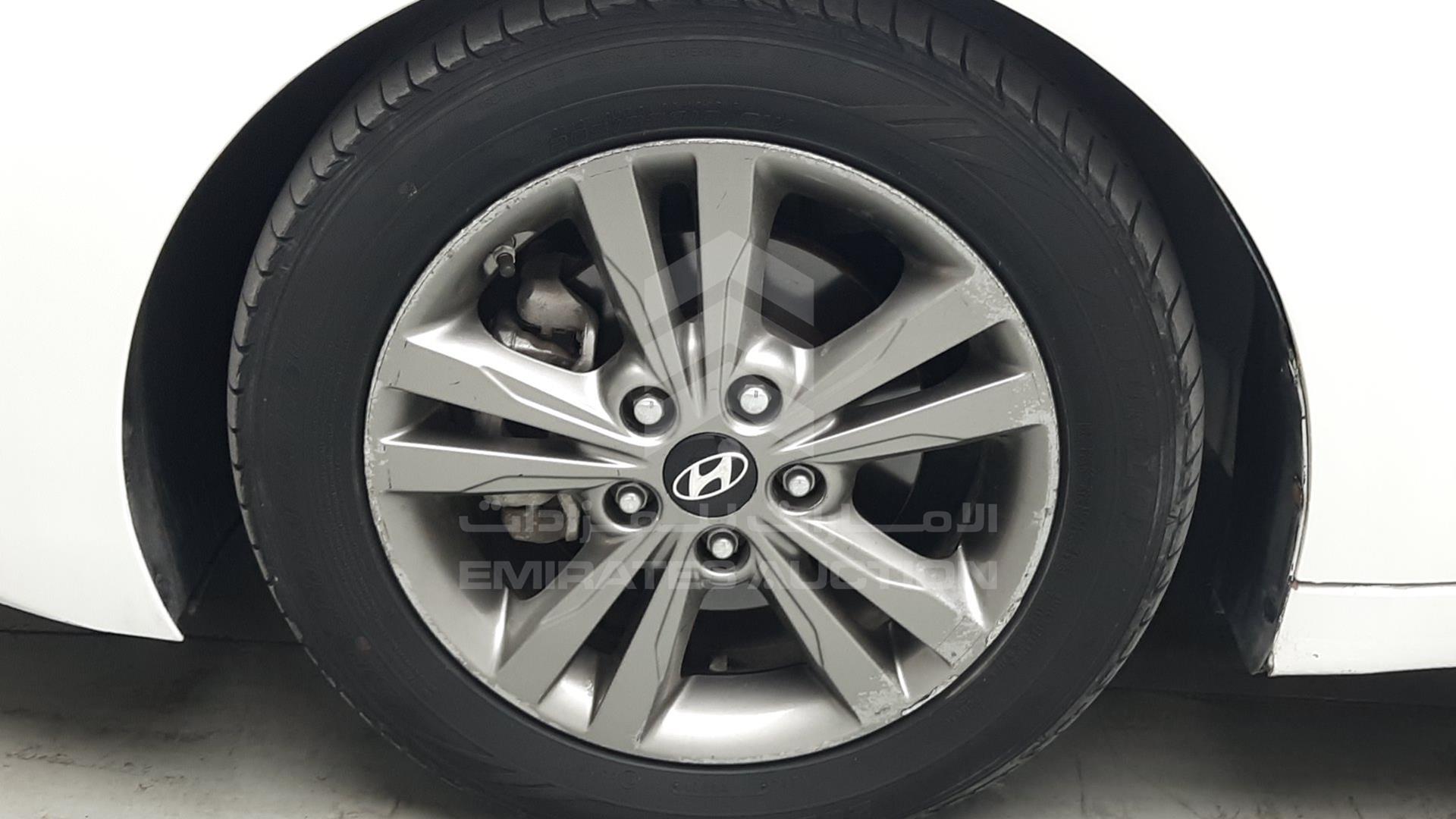 2019 HYUNDAI ELANTRA VIN: 5NPD74LF0KH458356