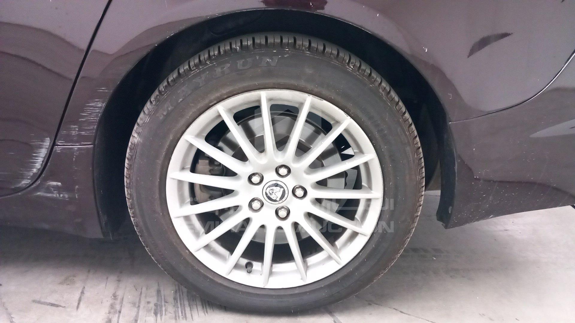 2011 JAGUAR XF VIN: SAJAA05D2BFS04944
