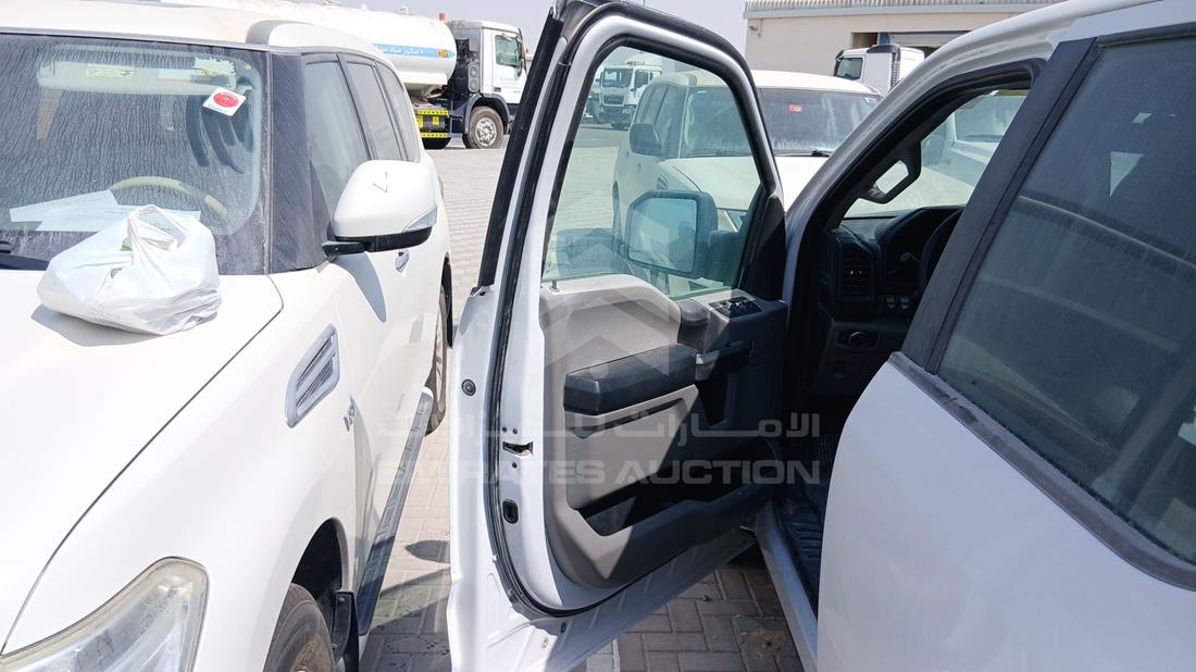 فورد اف 150 2019 — الباب الأمامي الأيسر — صورة 11