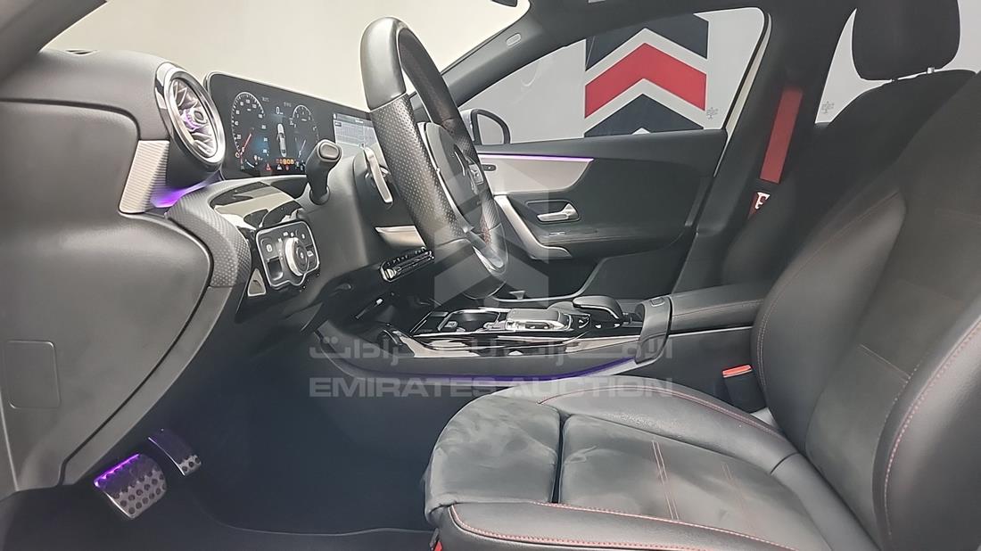 مرسيدس A 35 2020 — زاوية السائق الأمامية اليسرى — صورة 15