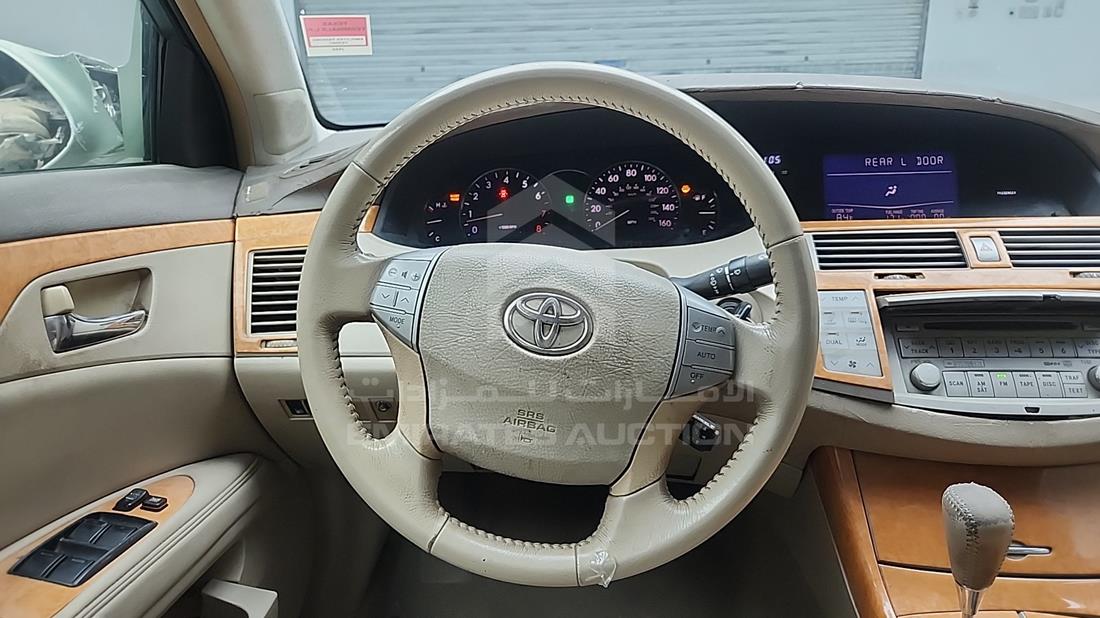 2006 Toyota Avalon — Steering & Mounted Controls — Photo 16