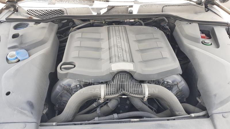 WP1ZZZ92ZFLA58456 Auction: EmiratesAuction Lot: 409142 WP1ZZZ92ZFLA58456 Porsche Cayenne S 2015 GOLD Photo 30