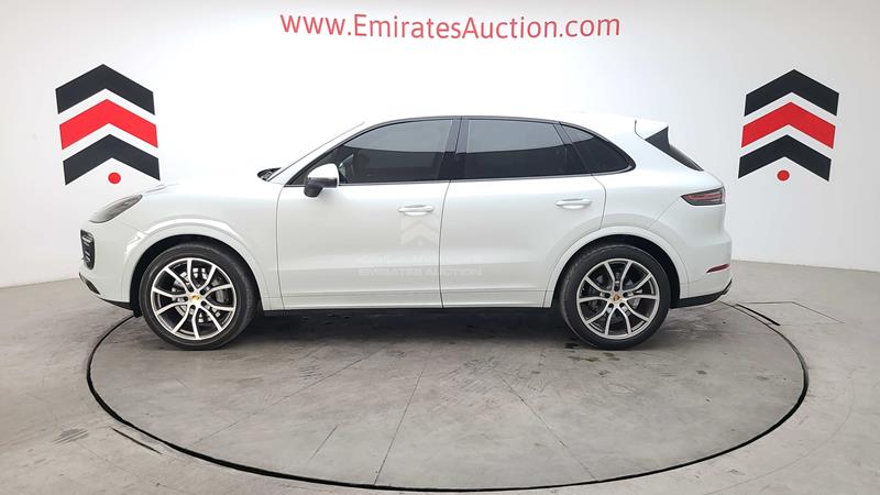 WP1AB2AYXKDA60232 2019 Porsche Cayenne S photo 9