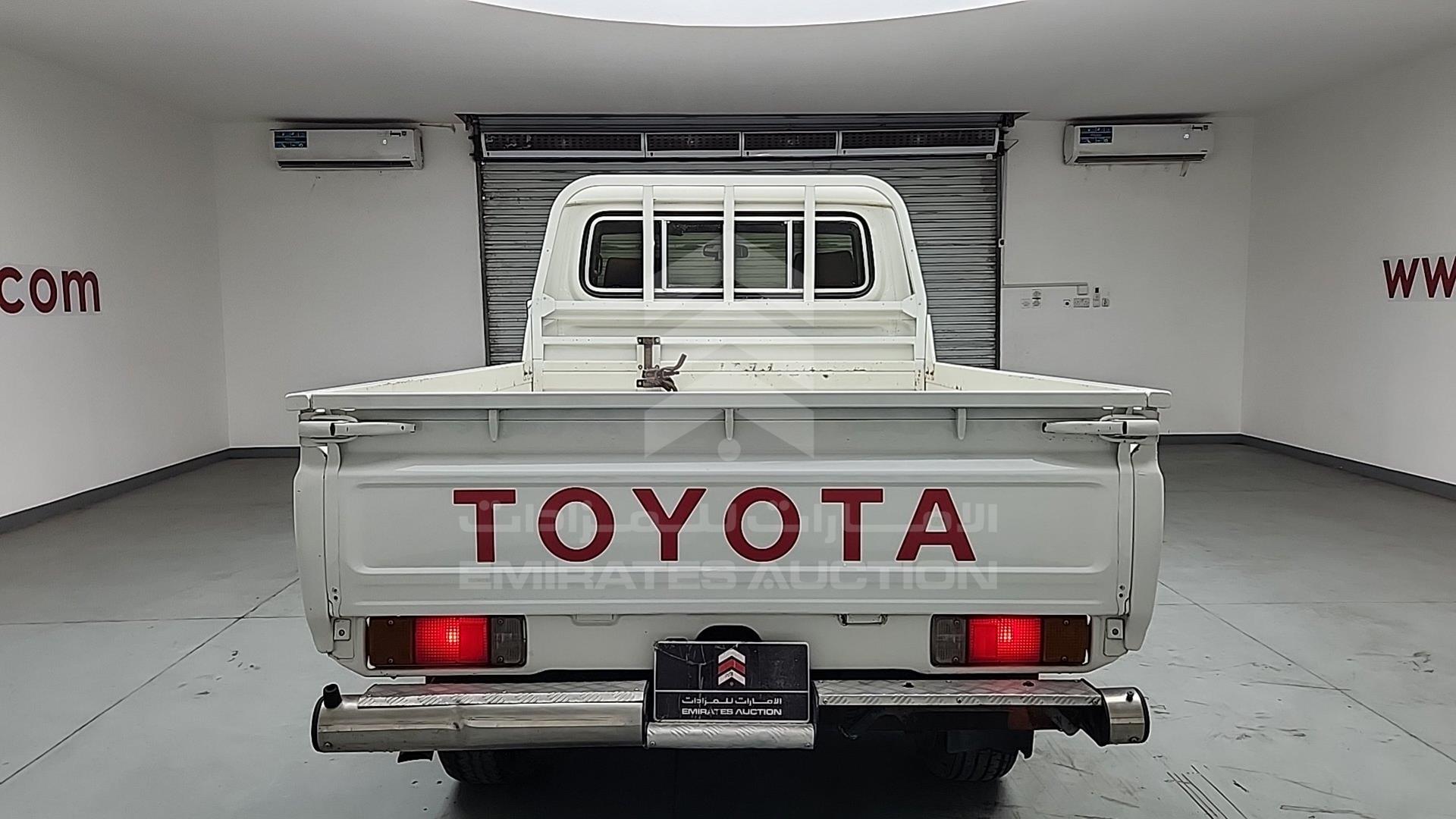 2008 TOYOTA LAND CRUISER PICKUP VIN: JTFLJ71J888015795