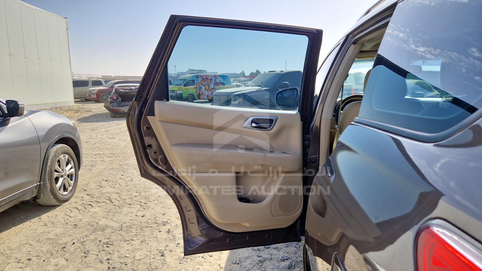 2015 NISSAN PATHFINDER VIN: 5N1AR2M58FC649561