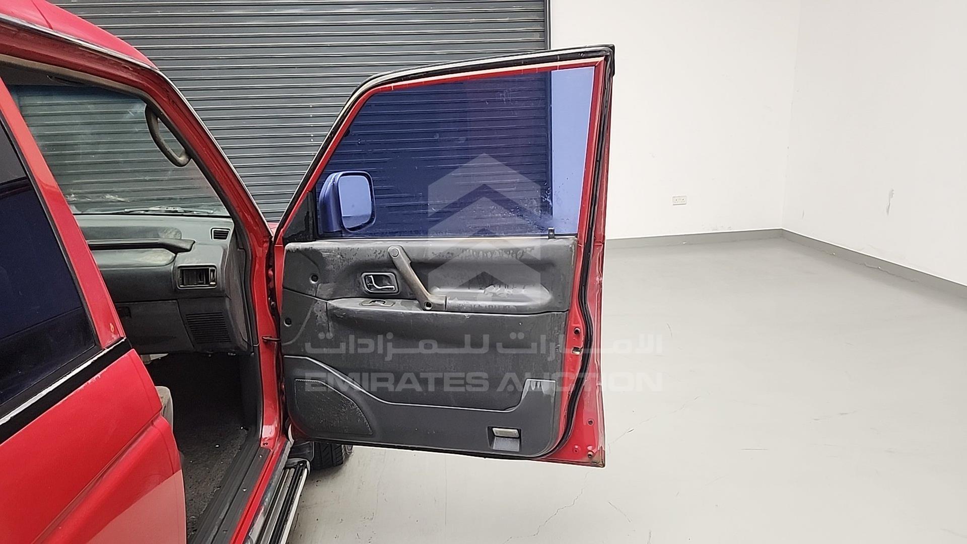 2000 MITSUBISHI PAJERO VIN: JMY0RV310YJ704581
