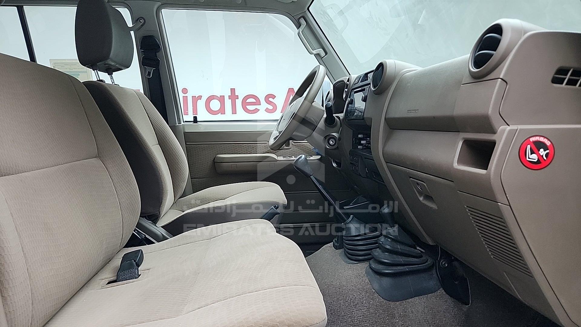 2017 TOYOTA LC 76 VIN: JTEEU73J9H4200785