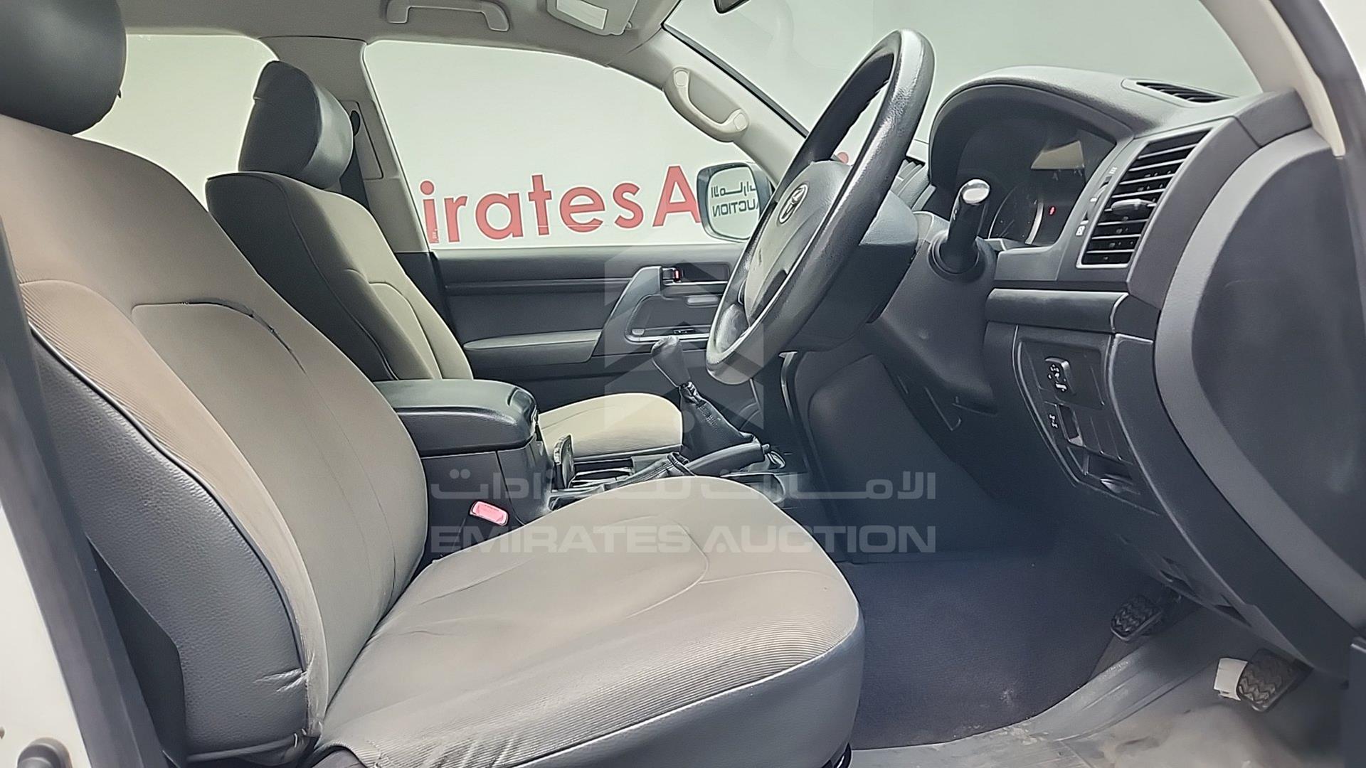 2014 TOYOTA LC 200 VIN: JTMHV09J804135073