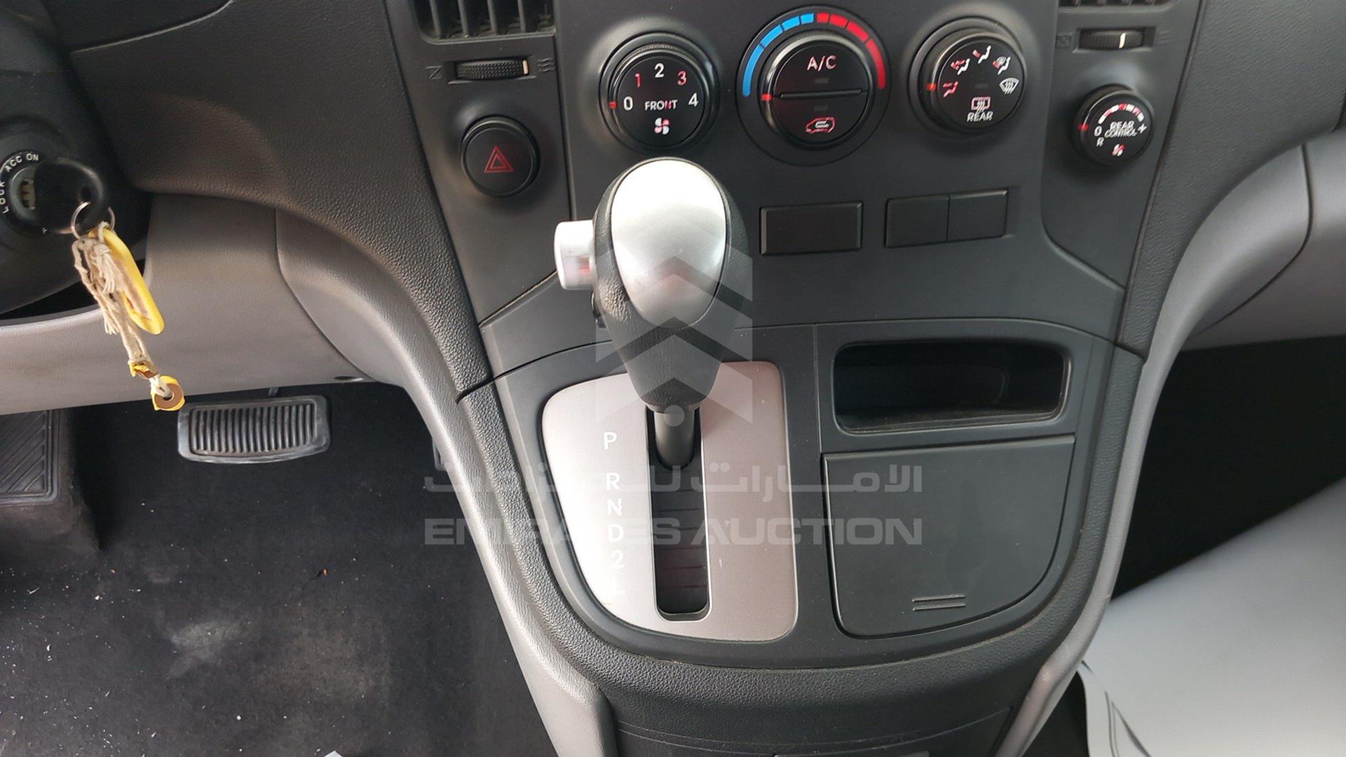 2016 HYUNDAI H1 VIN: KMJWA37RXGU725731
