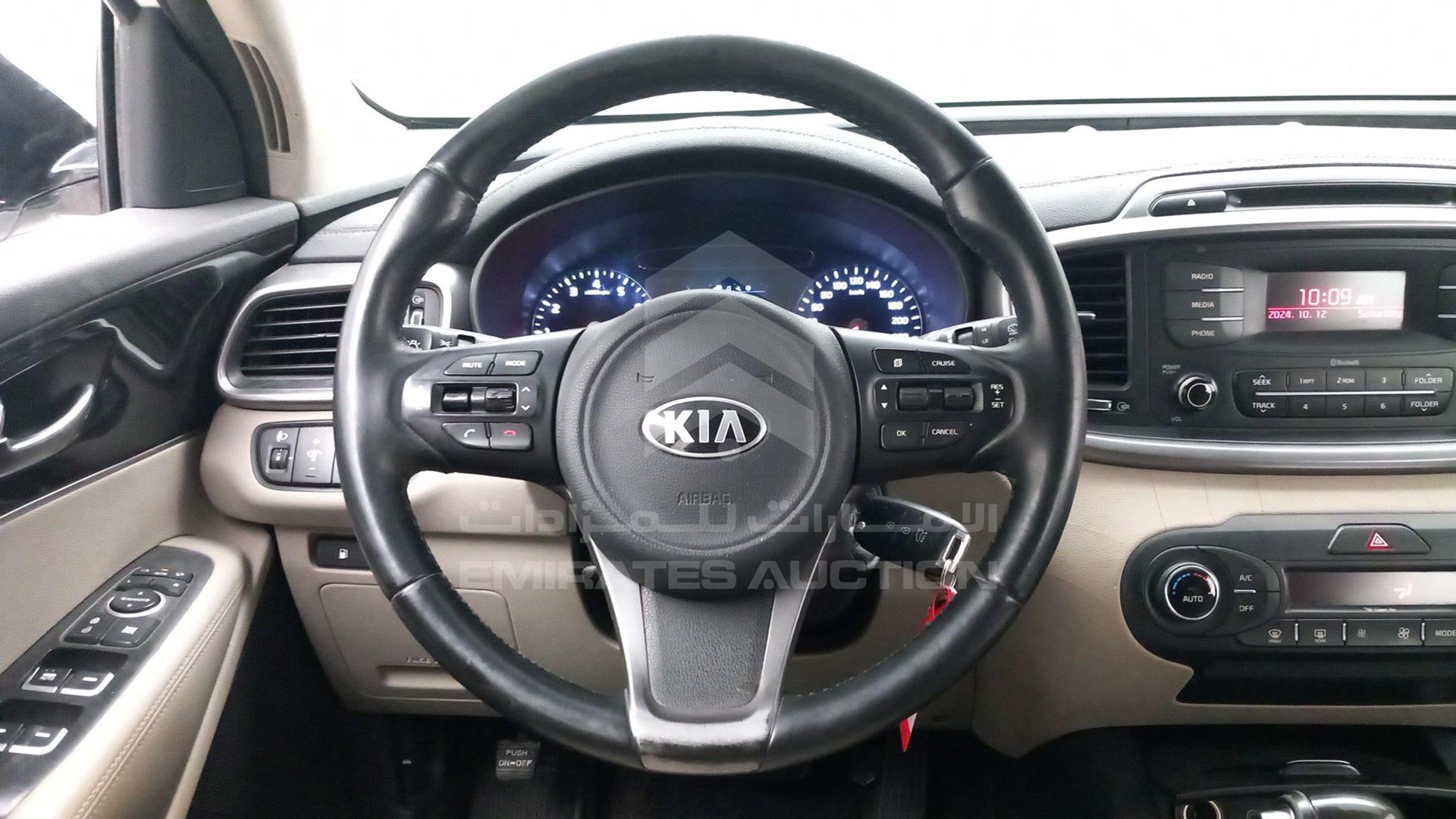 2016 KIA SORENTO VIN: KNAPH8147G5100839