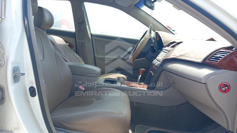 6T1BE42K8BX744228 Auction: EmiratesAuction Lot: 408520 6T1BE42K8BX744228 Toyota Camry 2011 WHITE Photo 24