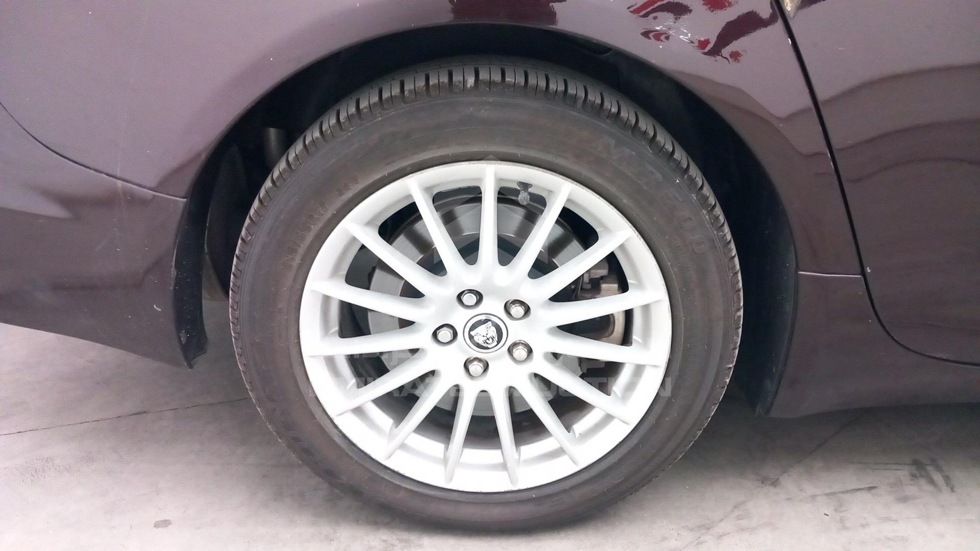 2011 JAGUAR XF VIN: SAJAA05D2BFS04944