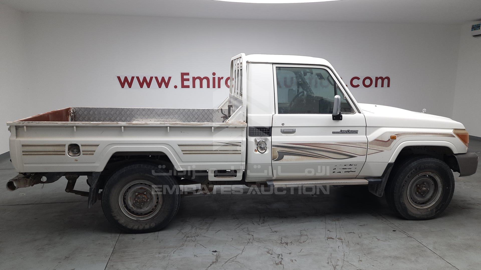 2012 TOYOTA LAND CRUISER VIN: JTFLU73J1C4530111