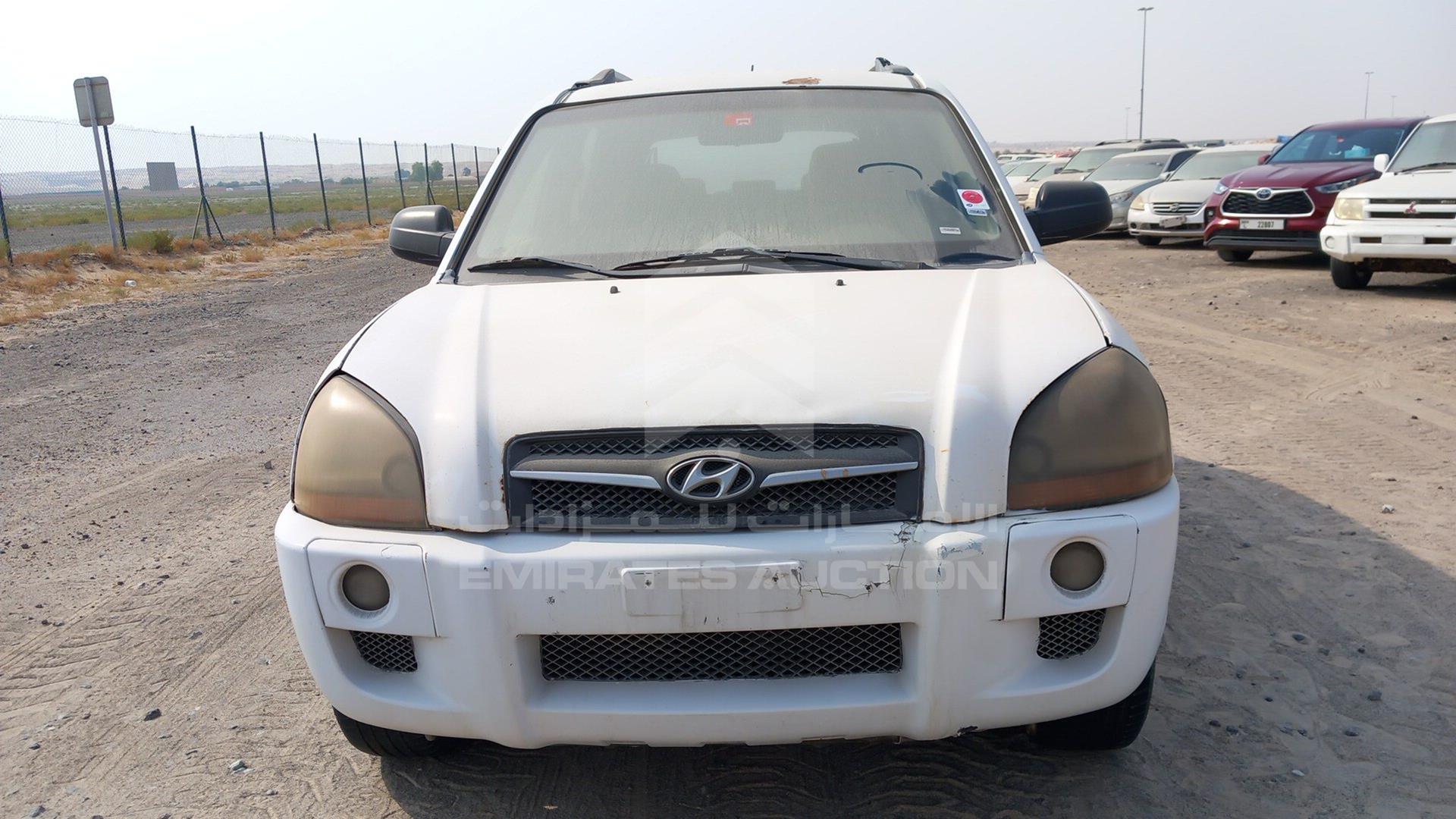 2009 HYUNDAI TUCSON VIN: KMHJM81B19U945936