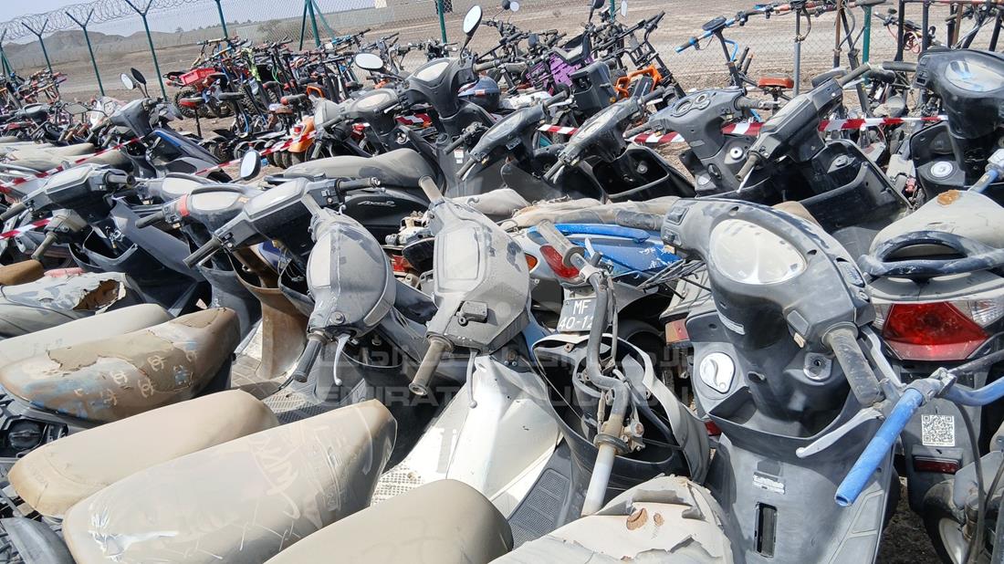 20 Scooter - Scrap without document — Steering & Mounted Controls — Photo 13