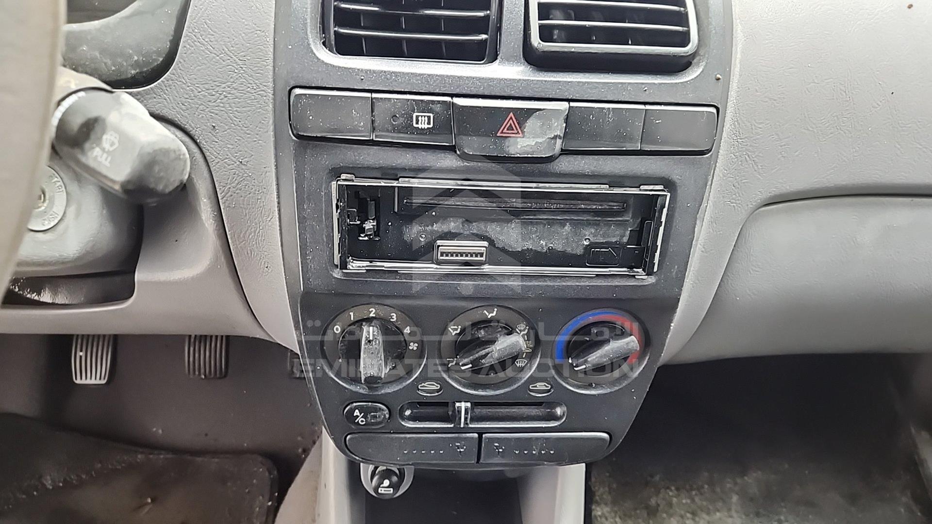 2004 HYUNDAI ACCENT VIN: KMHCG41F54U546211