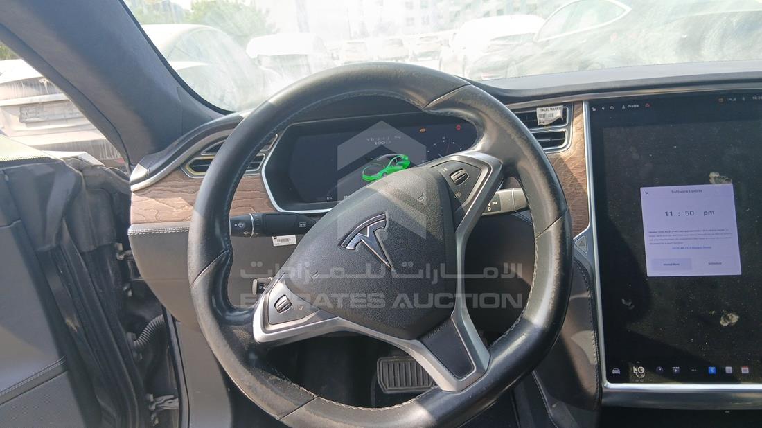 2018 Tesla Model S — Steering & Mounted Controls — Photo 15