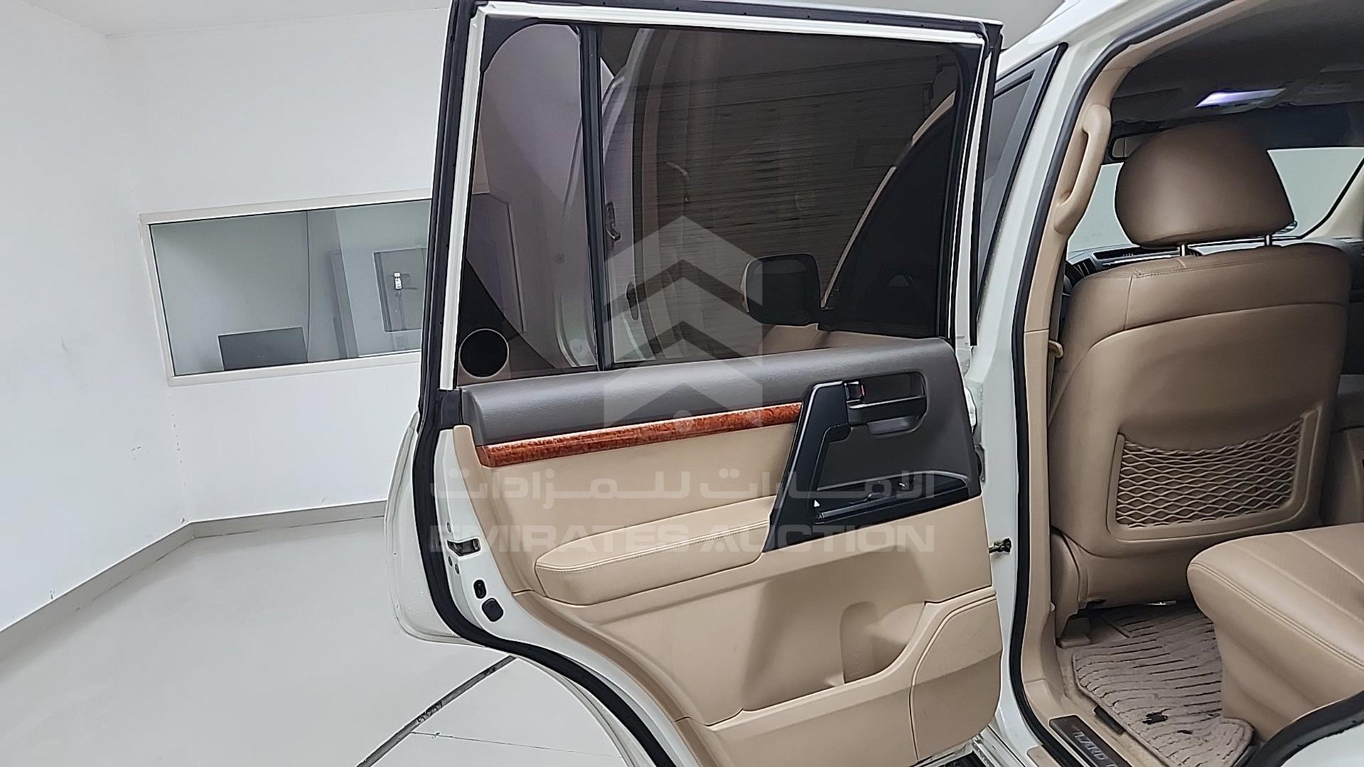 2014 TOYOTA LAND CRUISER VIN: JTMHX09J9E5043076