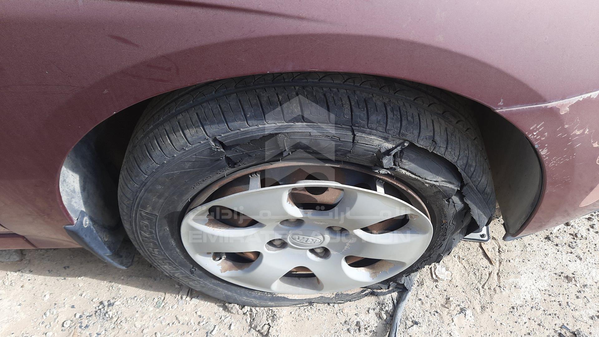 2005 KIA CERATO VIN: KNAFE242155117242