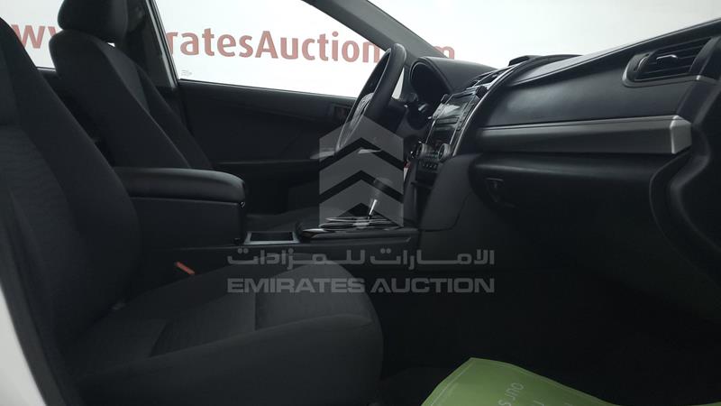 6T1BF9FK9HX695666 Auction: EmiratesAuction Lot: 422756 6T1BF9FK9HX695666 Toyota Camry 2017 WHITE Photo 24