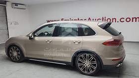 2016 Porsche Cayenne — Rear Left Angle — Photo 6 — Thumbnail