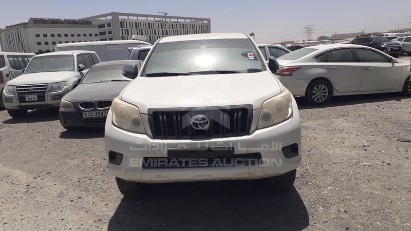 JTEBX9FJ7DK110252 Auction: EmiratesAuction Lot: 409139 JTEBX9FJ7DK110252 Toyota Land Cruiser Prado 2013 WHITE Photo 1