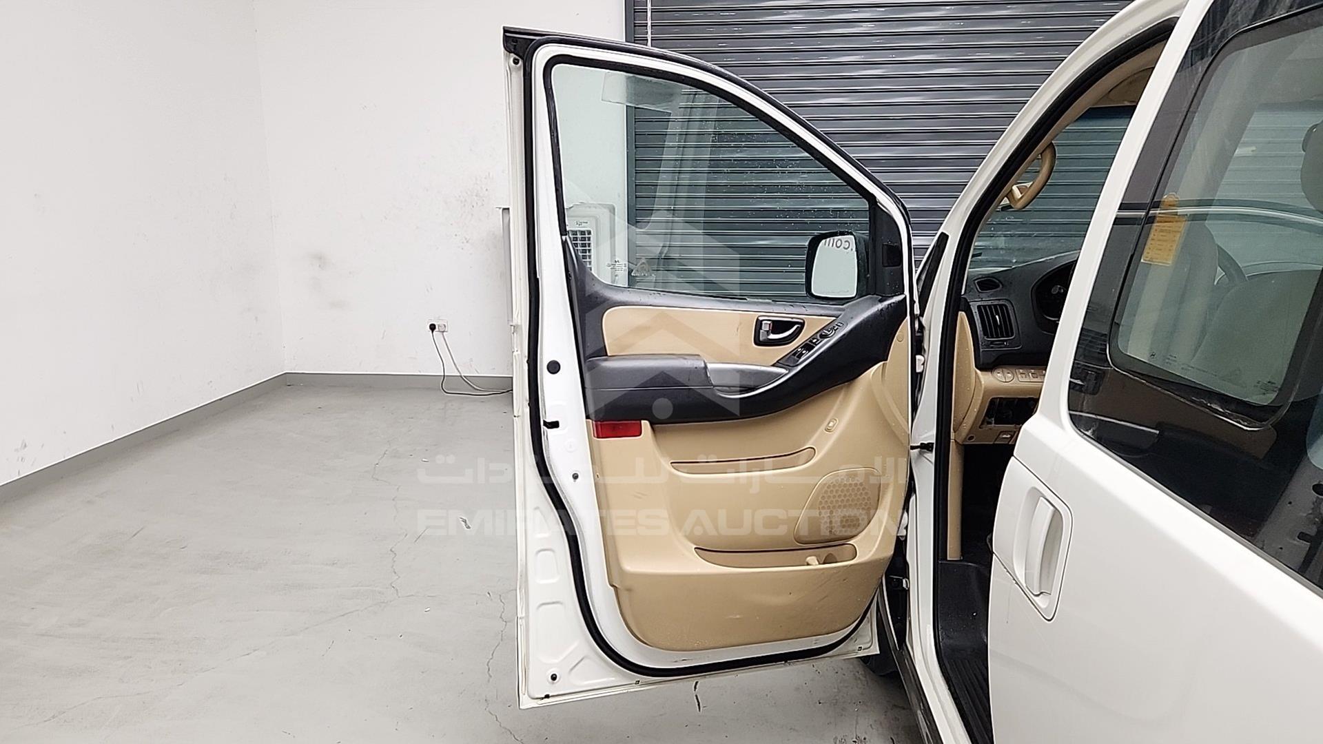 2018 HYUNDAI H1 VIN: KMJWA37R2JU946859