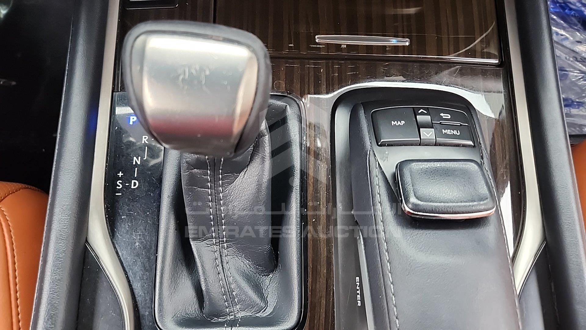 2018 LEXUS LX 570 VIN: JTJHY00W2J4259693