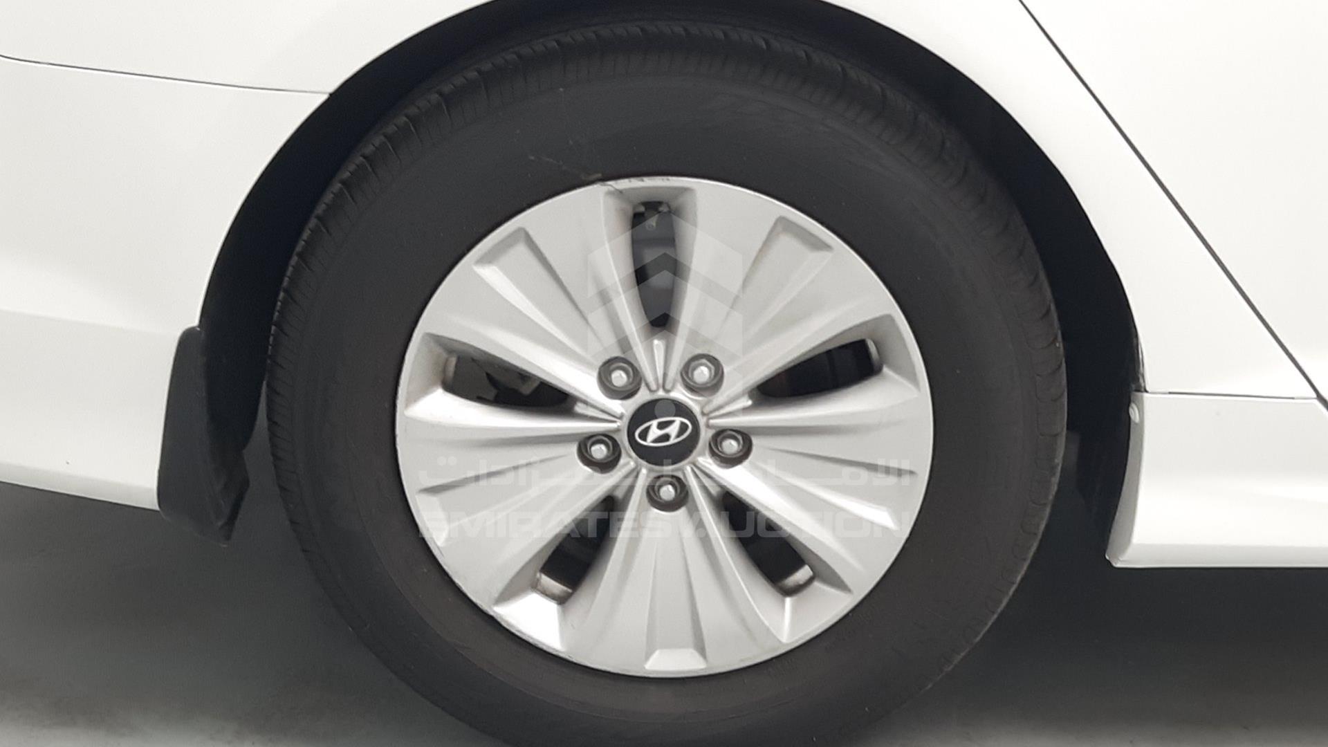 2018 HYUNDAI SONATA VIN: KMHE24139JA081992