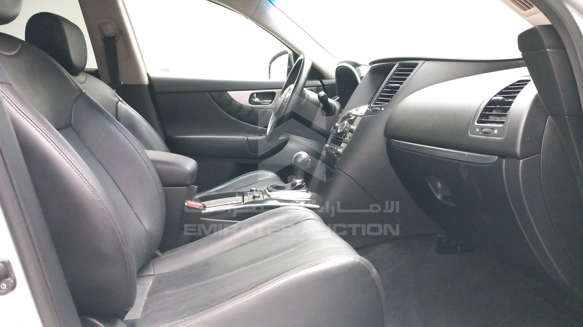 2016 INFINITI QX 70 VIN: JN8CS1MU8GM670204